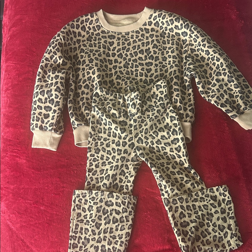 GAP Kids Animal Print 2 piece set. Cream and Black